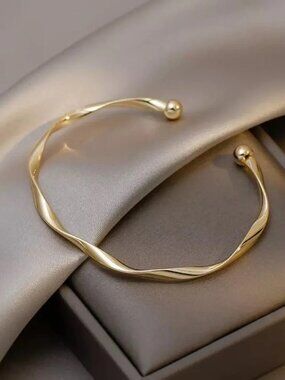 “Anya” Minimalist Twist Open Adjustable Gold Neutral Fashion Simple Bracelet